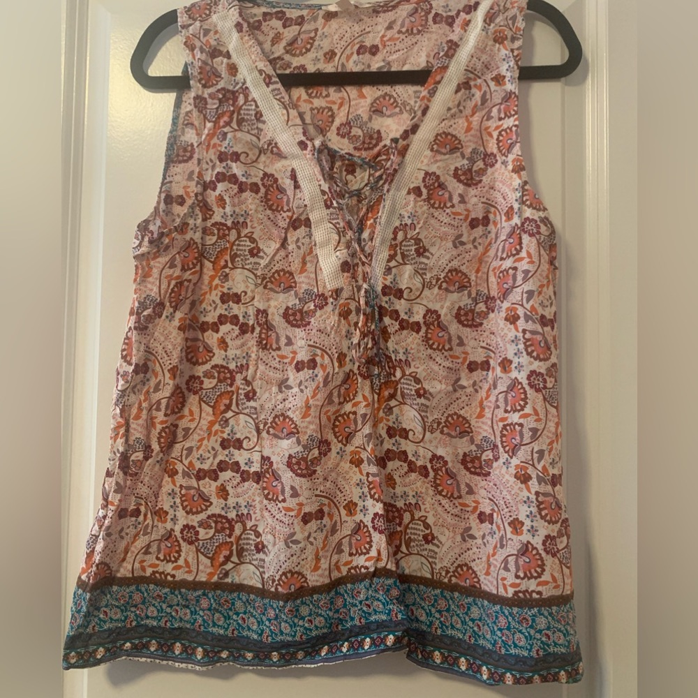 Sleeveless casual blouse